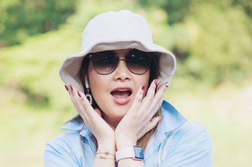 Top 5+ Aksesori Rambut yang Bikin Percaya Diri Perempuan Usia 50 Tahun