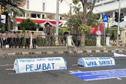 Ribuan Buruh Demo di Kantor Gubernur Jatim, Tuntut Kenaikan Upah 10,5 Persen