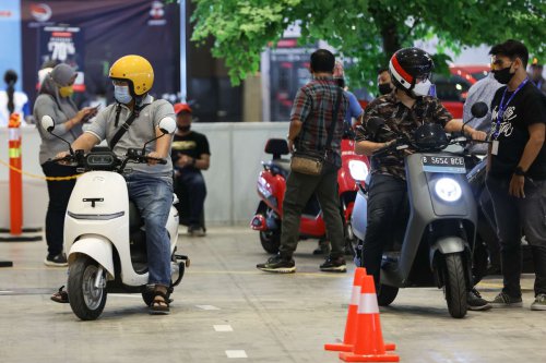 PEVS, PEVS 2025, pameran kendaraan listrik, Jadwal PEVS 2025, Harga tiket PEVS 2025, Jadwal dan Harga Tiket Pameran Kendaraan Listrik PEVS 2025