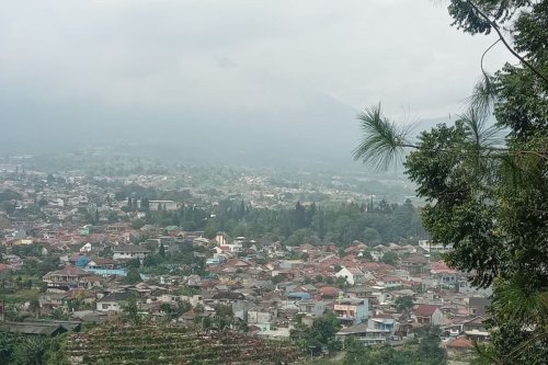 kilatan cahaya, dentuman, BPBD Jawa Barat, Kabupaten Cianjur, Dentuman Keras dan Kilatan Cahaya Terjadi di Puncak Cianjur, Ini Kata BPBD Jawa Barat