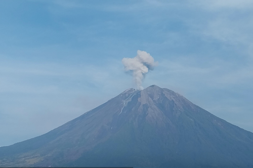 Menilik Sejarah Erupsi Gunung Semeru, Gunung Tertinggi di Jawa yang Kembali Menggeliat