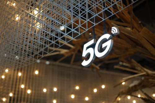 Nezar Patria, Komdigi, Komdigi Targetkan Koneksi 5G di Indonesia Capai 32 Persen Tahun 2030