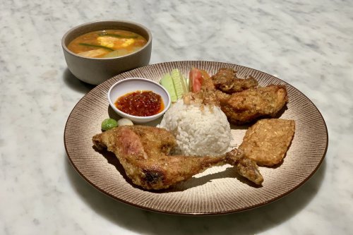 Mencoba Ayam Goreng Favorit Nicholas Saputra di Cipete, Begini Rasanya