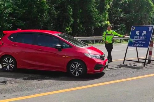 mudik, arus mudik, one way, one way lokal, Neo rheumacyl, Ramadhan 2025, mudik Lebaran 2025, neorhemacyl, One Way Lokal Diterapkan di KM 442 Jalan Tol Semarang-Solo