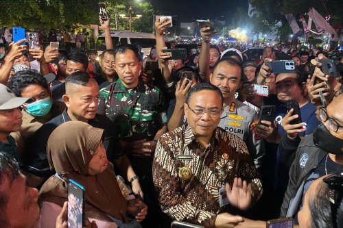 Saat Bupati Pati Sudewo Disoraki &ldquo;Lengser&rdquo; di Posko Donasi Pendemo