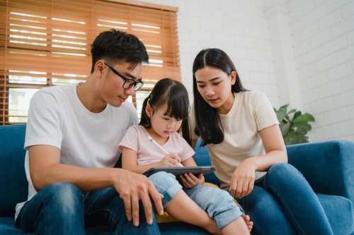 Orangtua Merasa Tak Bisa Membahagiakan Anak, Apa yang Harus Dilakukan?
