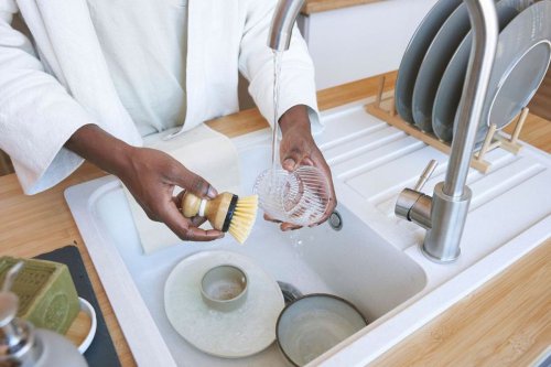 Cara Pakai Baking Soda untuk Bersihkan Bak Cuci Piring, Kinclong dan Tak Mampet
