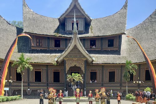 Harga Tiket Masuk Istano Basa Pagaruyung dan Aktivitas Wisatanya