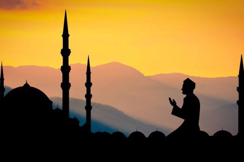 Niat dan Tata Cara Shalat Khusuf: Panduan Lengkap Menyambut Fenomena Gerhana Bulan Total Malam Ini