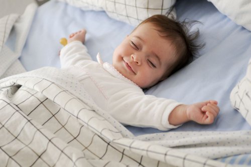 Posisi Tidur yang Dianjurkan jika Bayi Sering Gumoh, Hindari Tengkurap