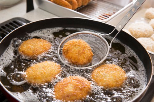 2 Bahan Dapur Murah Ini Bikin Gorengan Lebih Harum dan Menggoda