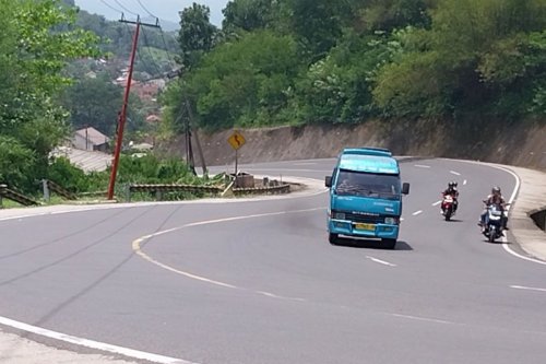 Mengatasi Roda Spinning Saat Naik Tanjakan