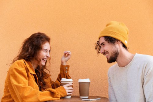 Mengapa Curhat ke Orang Asing Kadang Terasa Nyaman? Ini Kata Psikolog