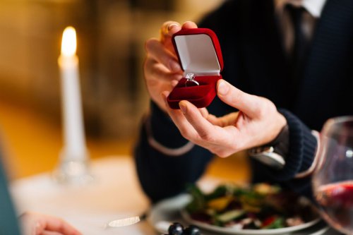 Kesalahan umum saat memilih perhiasan berlian, Koleksi Solitaire Plus, solusi hadiah bermakna yang penuh kilau, Dipercaya selebritas dan publik figur untuk momen berharga, The Palace Jeweler, National Jeweler dengan jaminan kualitas, Perhiasan Solitaire Plus, Ide Hadiah Penuh Makna untuk Orang Tersayang