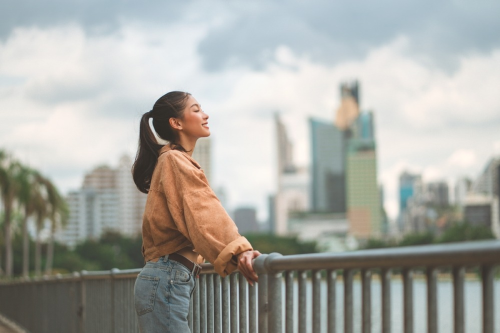 4 Rahasia Hidup Lebih Tenang dan Bahagia Tanpa Stres, Termasuk Menerima Emosi