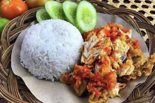 Resep Ayam Geprek Sambal Bawang, Renyah Pedas Gurih Bikin Nambah Nasi