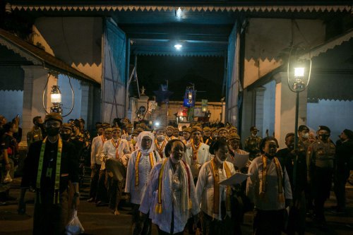 Kubu PB XIV Hangabehi dan Purboyo Gelar Kirab Malam Selikuran dengan Rute Berbeda