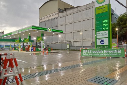 SPBU, Harga BBM Pertamina, harga BBM Shell, harga bbm bp, harga bbm 1 november 2025, Mulai 1 November 2025, Harga BBM BP-AKR dan Shell Turun, Dex Series Naik Tipis