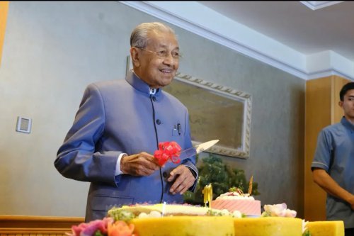 Top 6+ Rahasia Umur Panjang Mahathir Mohamad yang Berusia 100 Tahun