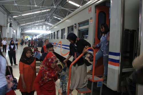 Penumpang Tembus 2,8 Juta, Ini Jadwal KA Lokal Bandung Raya Awal 2026