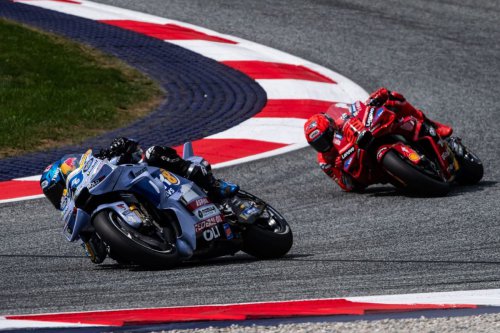 Live Sprint Race MotoGP Catalan 2025: Alex Marquez Crash Jelang Finish