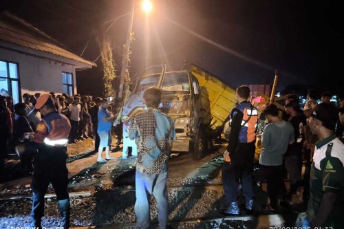 Penyebab Kecelakaan KA Mataram di Indramayu: Truk Mogok di Rel