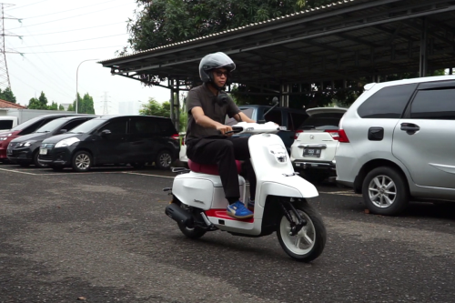 MForce Indonesia, skuter matik, Swiftbee 125, desain unik, Ulasan Swiftbee 125: Skuter Matik dengan Desain Unik