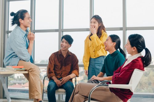 Social Butterfly: Kenapa Mereka Selalu Jadi Center of Attention
