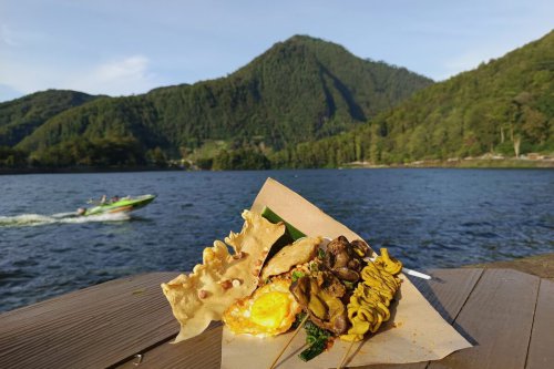 Pemilik Warung Ungkap Kronologi Kejadian, Alasan Painem Menegur Wisatawan dan Pedagang Pecel, Buntut Video Viral, Satpol PP Turun Tangan, Isi Video yang Viral di Media Sosial, Viral Wisatawan Telaga Sarangan Ditegur karena Beli Pecel di Pedagang Keliling, Ternyata Begini Faktanya