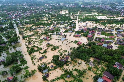 Penanganan Bencana di Sumatera: TNI AL Kerahkan Kapal Perang, Helikopter, dan Pasukan Medis