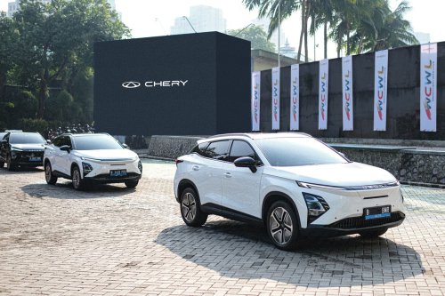 SUV Listrik Seharga Rp 300 Jutaan, MG ZS EV atau Omoda E5?