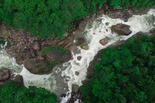Sedang Berwisata, Lima Turis Meninggal Dunia Terseret Arus Sungai