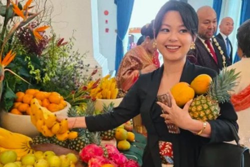 Cucu Bung Hatta Kritik Pemerintah di HUT ke-80 RI, Gustika Jusuf-Hatta Kenakan Kain Slobog di Istana
