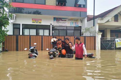 Hujan Deras di Jakarta: Waspada Kerusakan Shockbreaker Motor