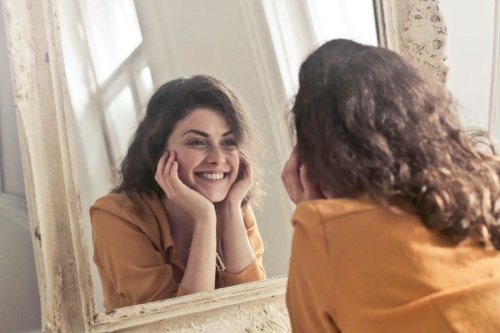 Smiling Depression, Ketika di Balik Senyum Bahagia Tersembunyi Kesedihan Mendalam