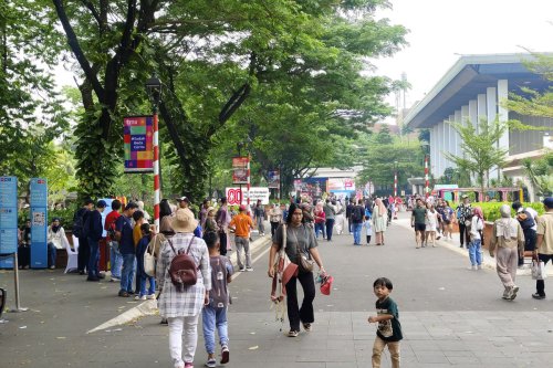 Libur Akhir Tahun, TMII Hadirkan Pesta Kembang Api hingga Konser Musik Slank