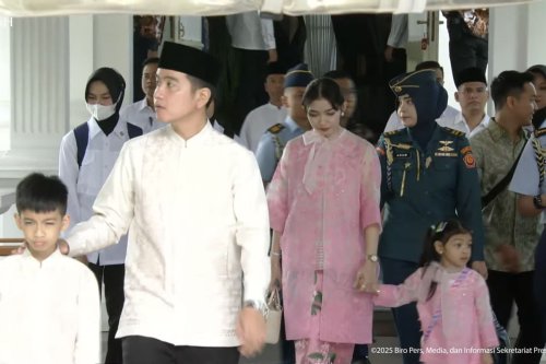 Intip Busana Lebaran Ibu Wapres Selvi Ananda, Tampil Bernuansa Pink