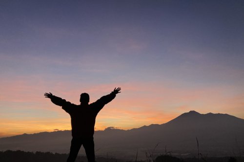 3 Jalur Pendakian Resmi Gunung Gede Pangrango, Simak Jarak ke Puncak