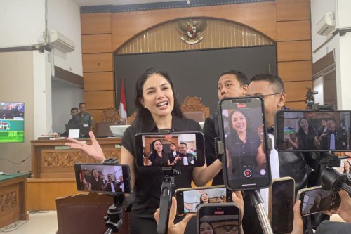 Senyum Nikita Mirzani meski Terima Vonis 4 Tahun Penjara, Apa Artinya?
