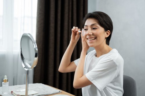 Kulit lebih rentan di siang hari, Risiko yang mengintai bila tetap dipakai siang hari, Cara aman menggunakannya di malam hari, Eksfoliasi tidak membahayakan jika dilakukan dengan tepat, Jangan Gunakan Peeling Serum di Siang Hari, Ini Alasannya