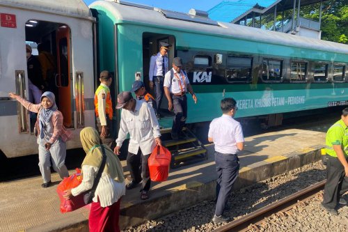 Rangkasbitung, Banten, KA Lokal Rangkasbitung-Merak, Hampir 2 Juta Warga Naik KA Rangkasbitung-Merak dalam 5 Bulan, Tarifnya Cuma Rp 3.000