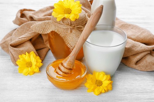 3 Resep Masker Alami Susu untuk Mengatasi Masalah Jerawat