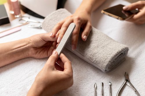 Benarkah Manicure Bisa Merusak Kuku? Ini Kata Ahli