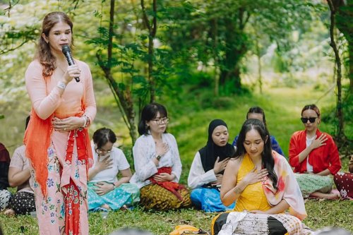 Cara Perempuan Melepas Ketegangan di Awal Tahun melalui Healing Circle