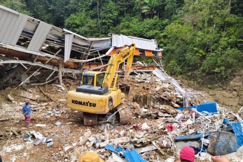 BNPB, operasi SAR, korban meninggal, banjir dan tanah longsor, operasi SAR 24 jam, BNPB Kerahkan Operasi SAR 24 Jam di Sumut, Korban Meninggal Telah Capai 116