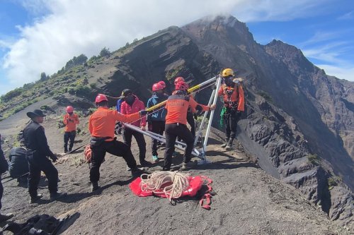 Tragedi Wisatawan Brasil di Gunung Rinjani: Kendala Evakuasi dan Kritikan Netizen