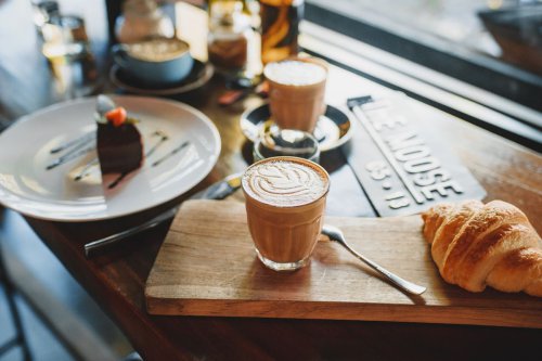 Top 7+ Rekomendasi Kafe di Bandung, Cocok Dikunjungi Saat Libur Long Weekend