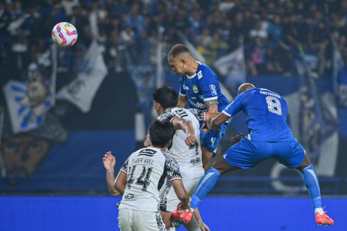 BERITA FOTO Pertunjukan Karakter Juara Persib Bandung Saat Kalahkan Bali United
