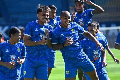 Pelatih Persib Bicara Alasan Thom Haye Belum Berlatih Bersama Skuad Maung
