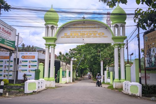 Video &lsquo;Santri Lirboyo Ngecor&rsquo; Viral, Pengasuh: Sukarela, Bagian dari Ladang Amal Jariyah